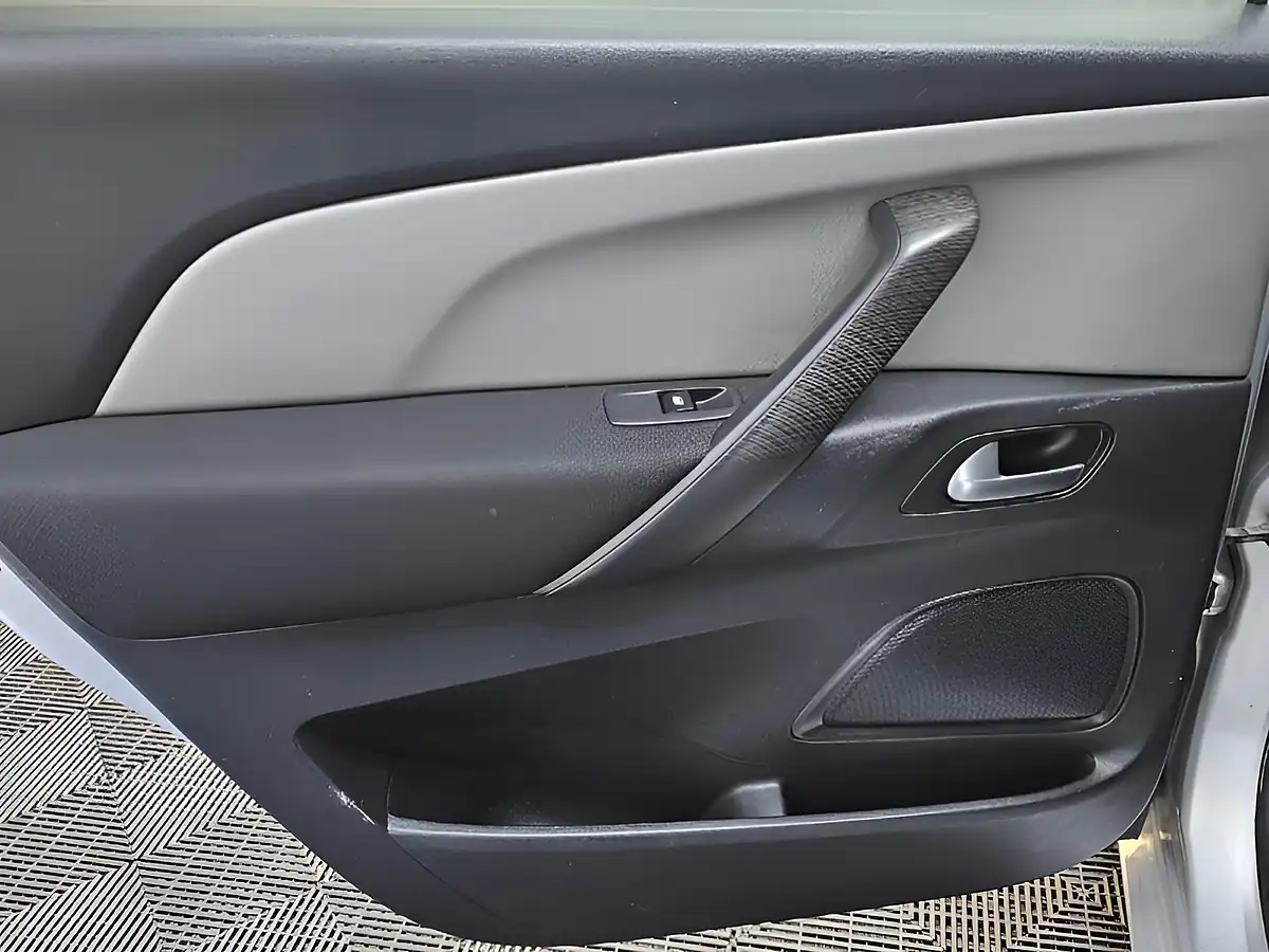 Used 2015 Citroen C4 Picasso Exclusive Silver - Interior and Exterior details 19