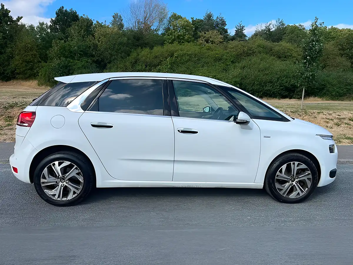 Used 2015 Citroen C4 Picasso Exclusive+ White - Front View
