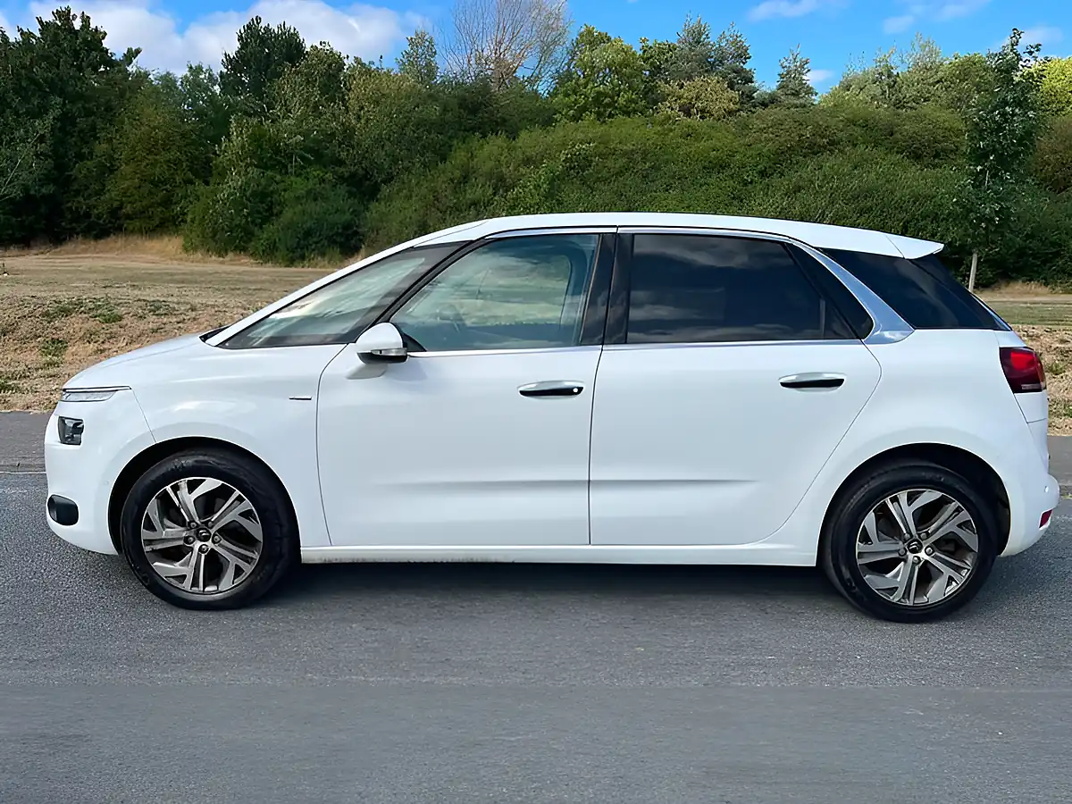 Used 2015 Citroen C4 Picasso Exclusive+ White - Interior and Exterior details 4