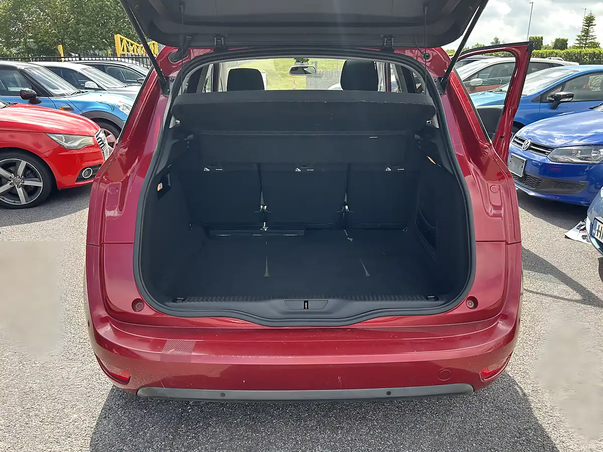 Used 2015 Citroen C4 Picasso Red - Interior and Exterior details 15