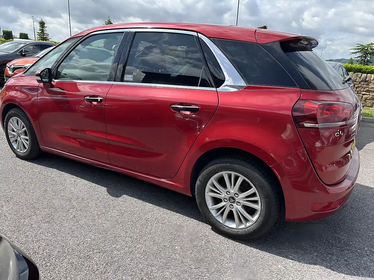 Used 2015 Citroen C4 Picasso Red - Interior and Exterior details 4