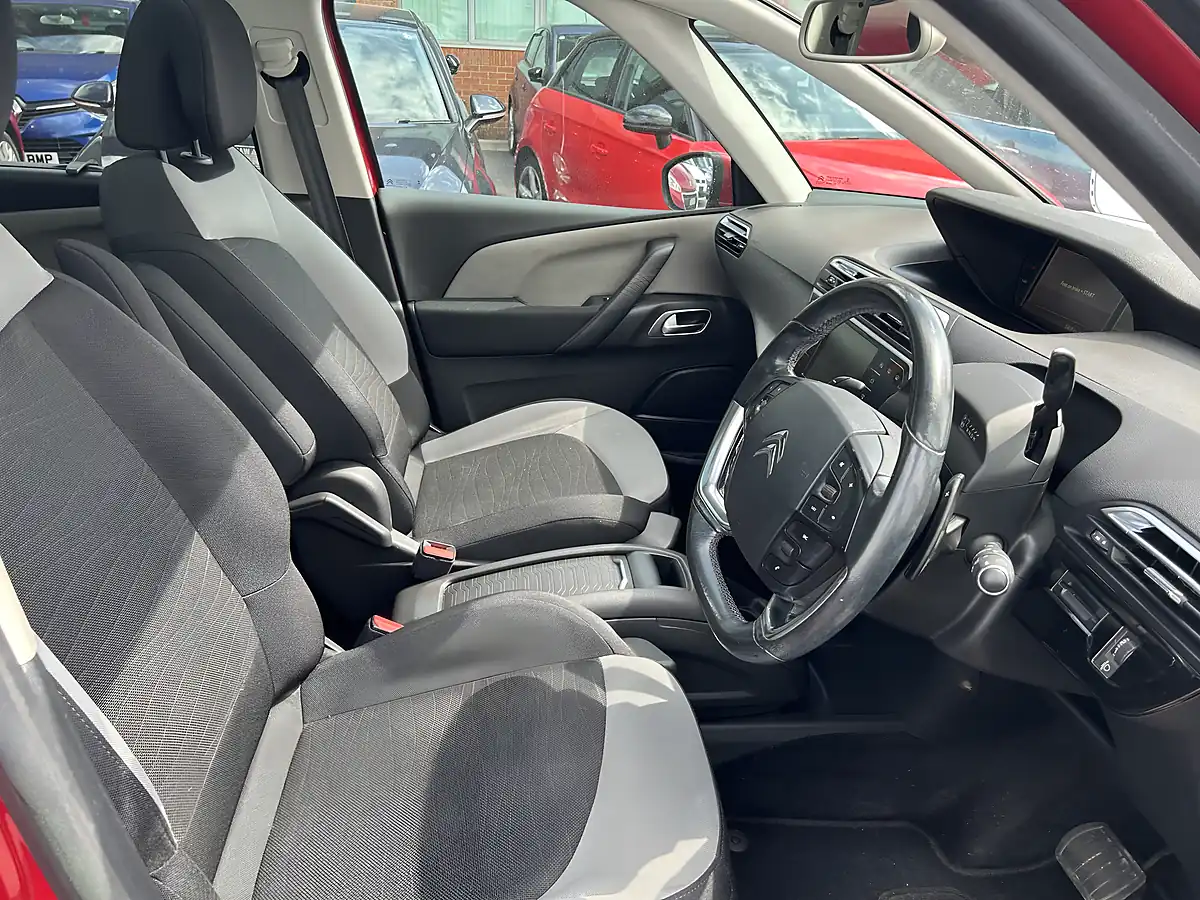 Used 2015 Citroen C4 Picasso Red - Interior and Exterior details 7