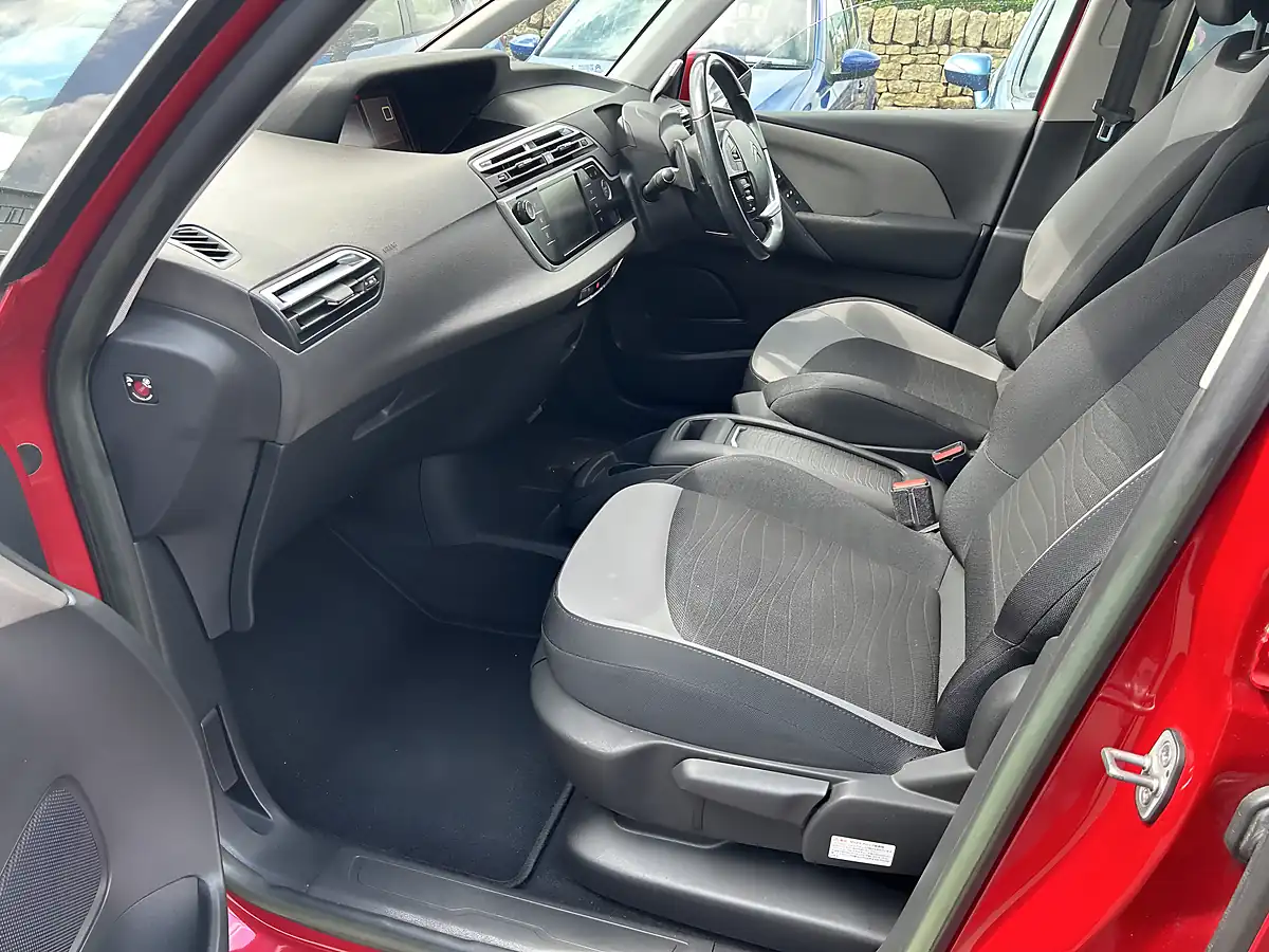 Used 2015 Citroen C4 Picasso Red - Interior and Exterior details 8