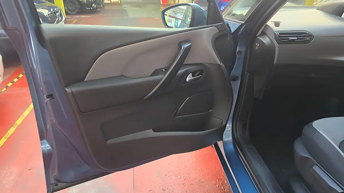 Used 2015 Citroen C4 Picasso Vtr+ Blue - Interior and Exterior details 17