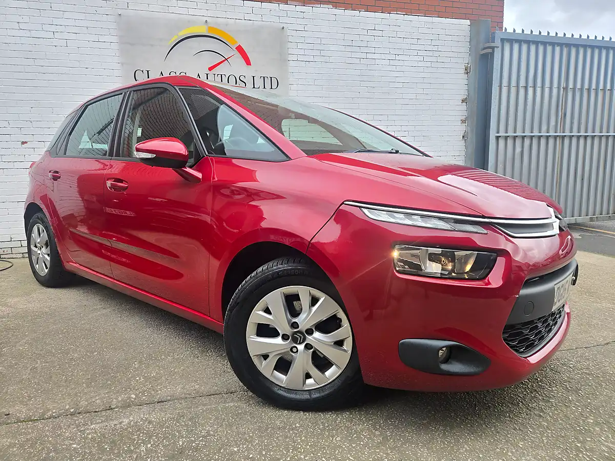 Used 2015 Citroen C4 Picasso Vtr+ Red - Front View