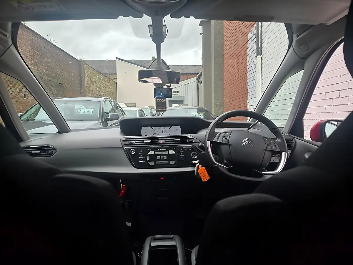 Used 2015 Citroen C4 Picasso Vtr+ Red - Interior and Exterior details 10