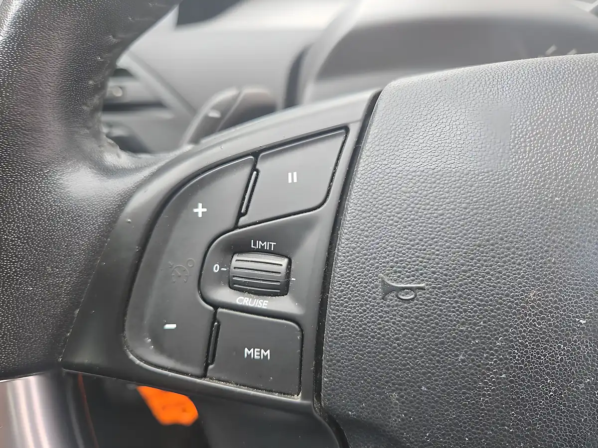 Used 2015 Citroen C4 Picasso Vtr+ Red - Interior and Exterior details 15