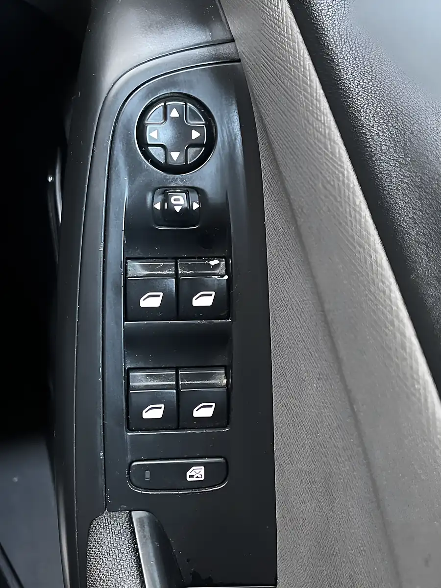 Used 2015 Citroen C4 Picasso Vtr+ Silver - Interior and Exterior details 18