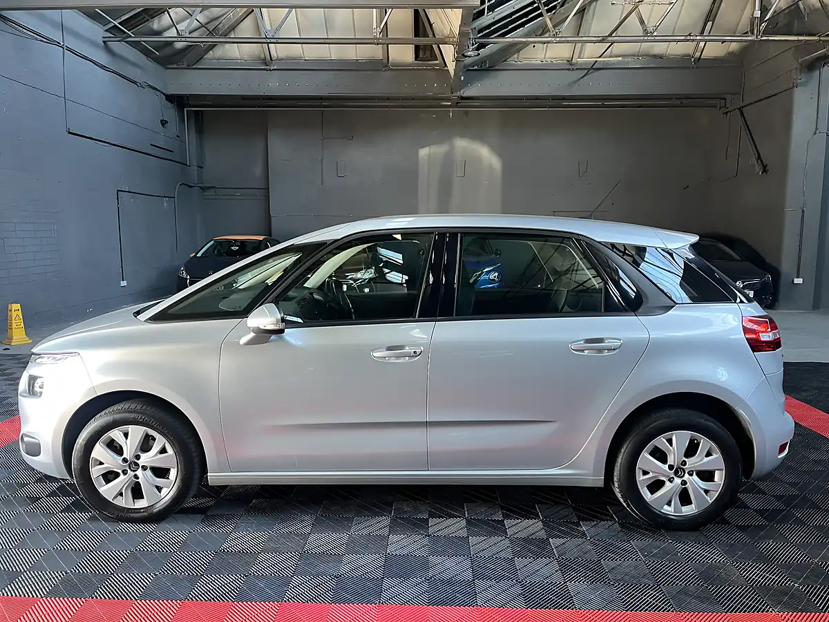 Used 2015 Citroen C4 Picasso Vtr+ Silver - Interior and Exterior details 8