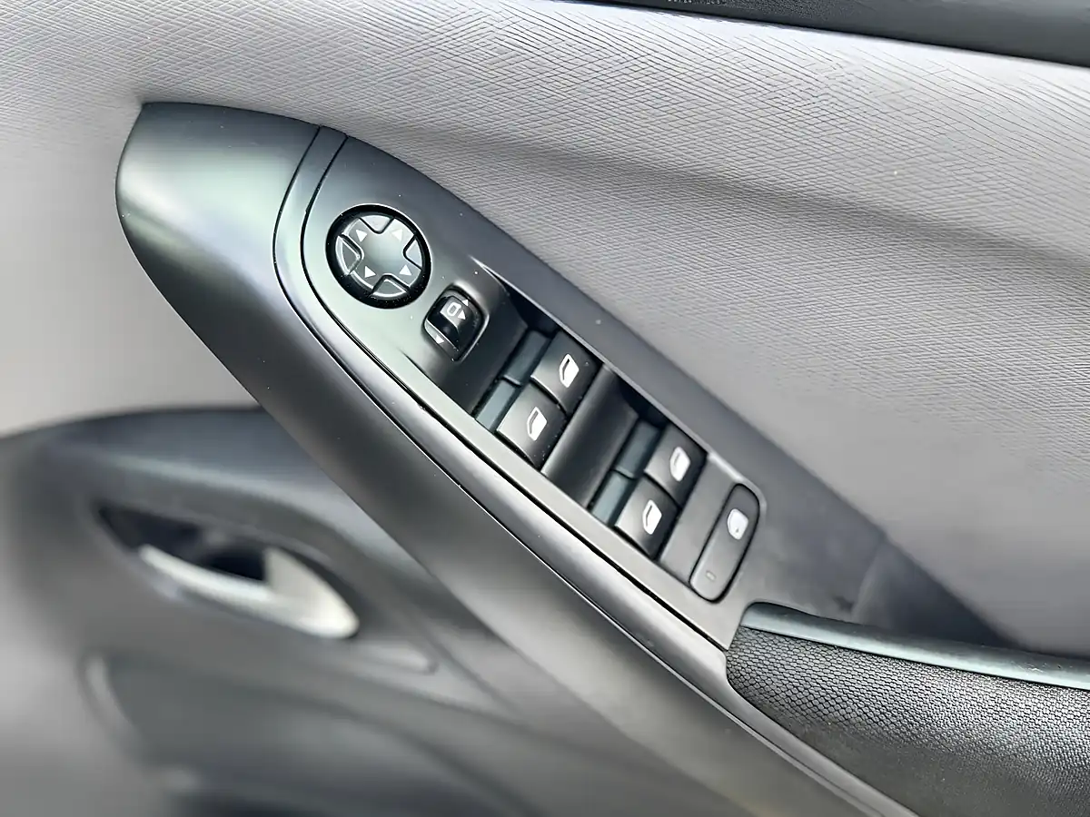 Used 2015 Citroen C4 Picasso Vtr+ Silver - Interior and Exterior details 12
