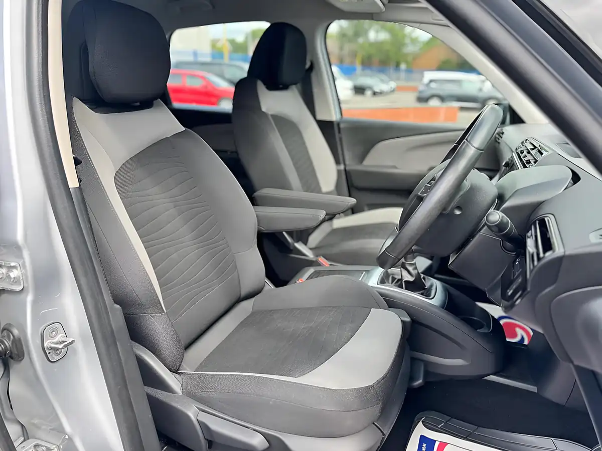 Used 2015 Citroen C4 Picasso Vtr+ Silver - Interior and Exterior details 3