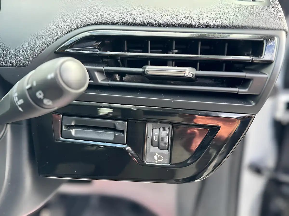 Used 2015 Citroen C4 Picasso Vtr+ Silver - Interior and Exterior details 4