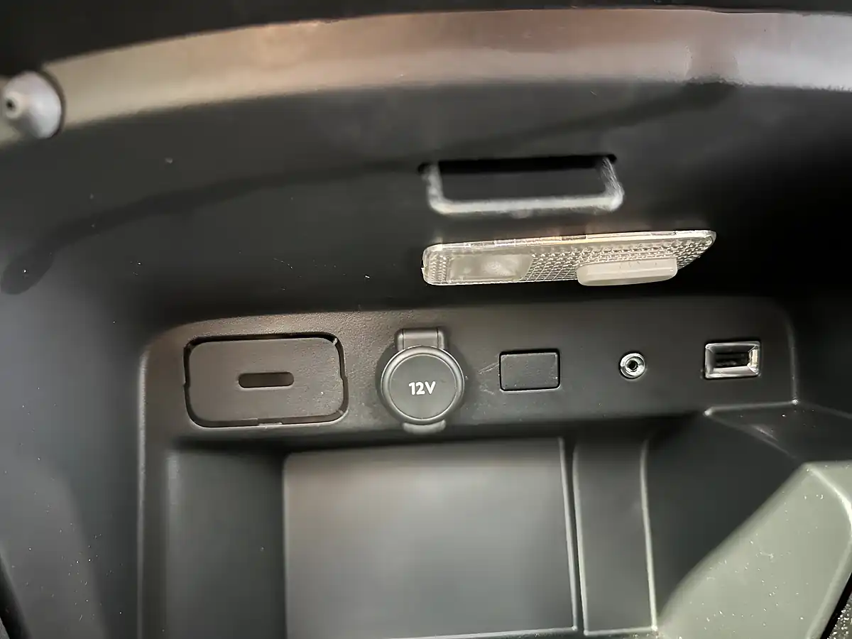 Used 2015 Citroen C4 Picasso Vtr+ White - Interior and Exterior details 14