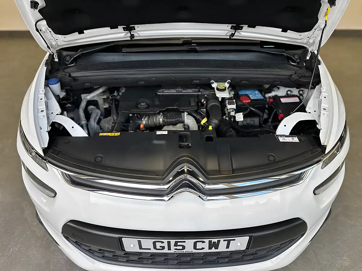 Used 2015 Citroen C4 Picasso Vtr+ White - Interior and Exterior details 17