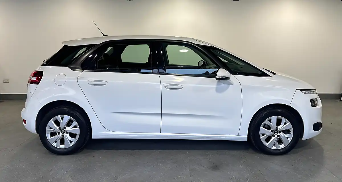 Used 2015 Citroen C4 Picasso Vtr+ White - Interior and Exterior details 2