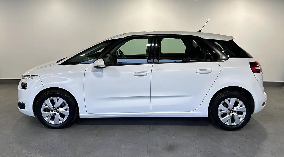 Used 2015 Citroen C4 Picasso Vtr+ White - Interior and Exterior details 6