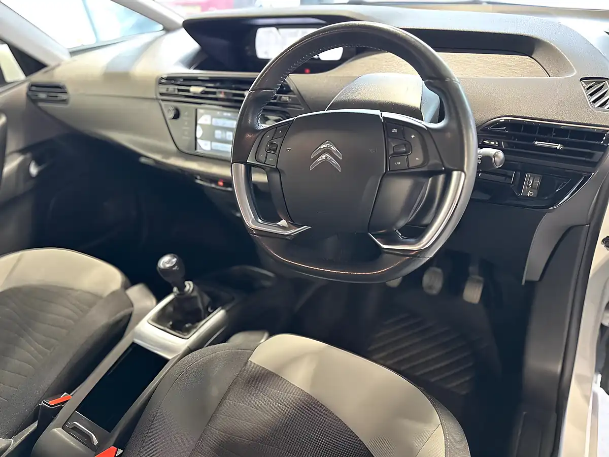 Used 2015 Citroen C4 Picasso Vtr+ White - Interior and Exterior details 9