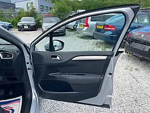 Used 2015 Citroen C4 Vtr+ Silver - Interior and Exterior details 14