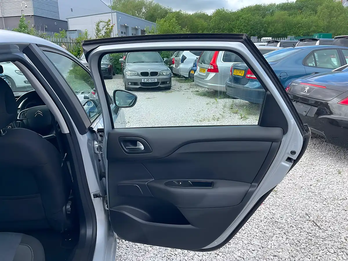 Used 2015 Citroen C4 Vtr+ Silver - Interior and Exterior details 15