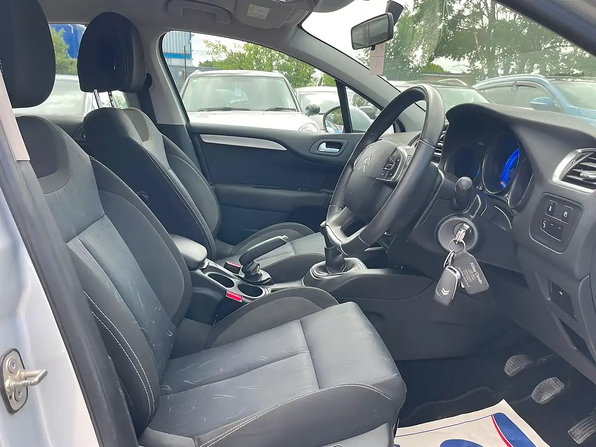 Used 2015 Citroen C4 Vtr+ Silver - Interior and Exterior details 7