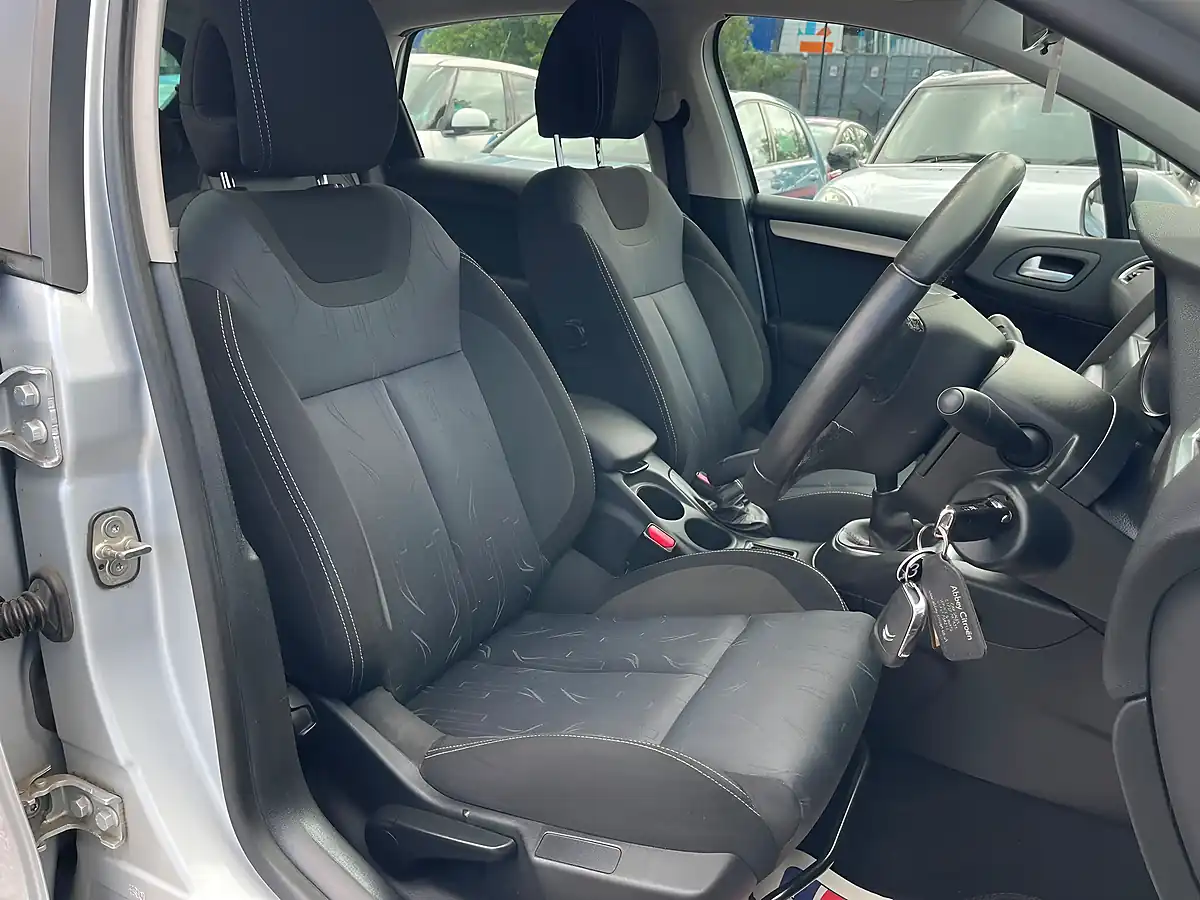 Used 2015 Citroen C4 Vtr+ Silver - Interior and Exterior details 8