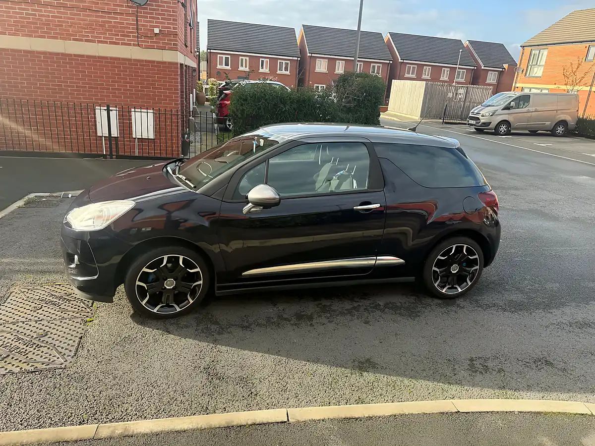 Used 2015 Citroen DS3 D Style Blue - Interior and Exterior details 11