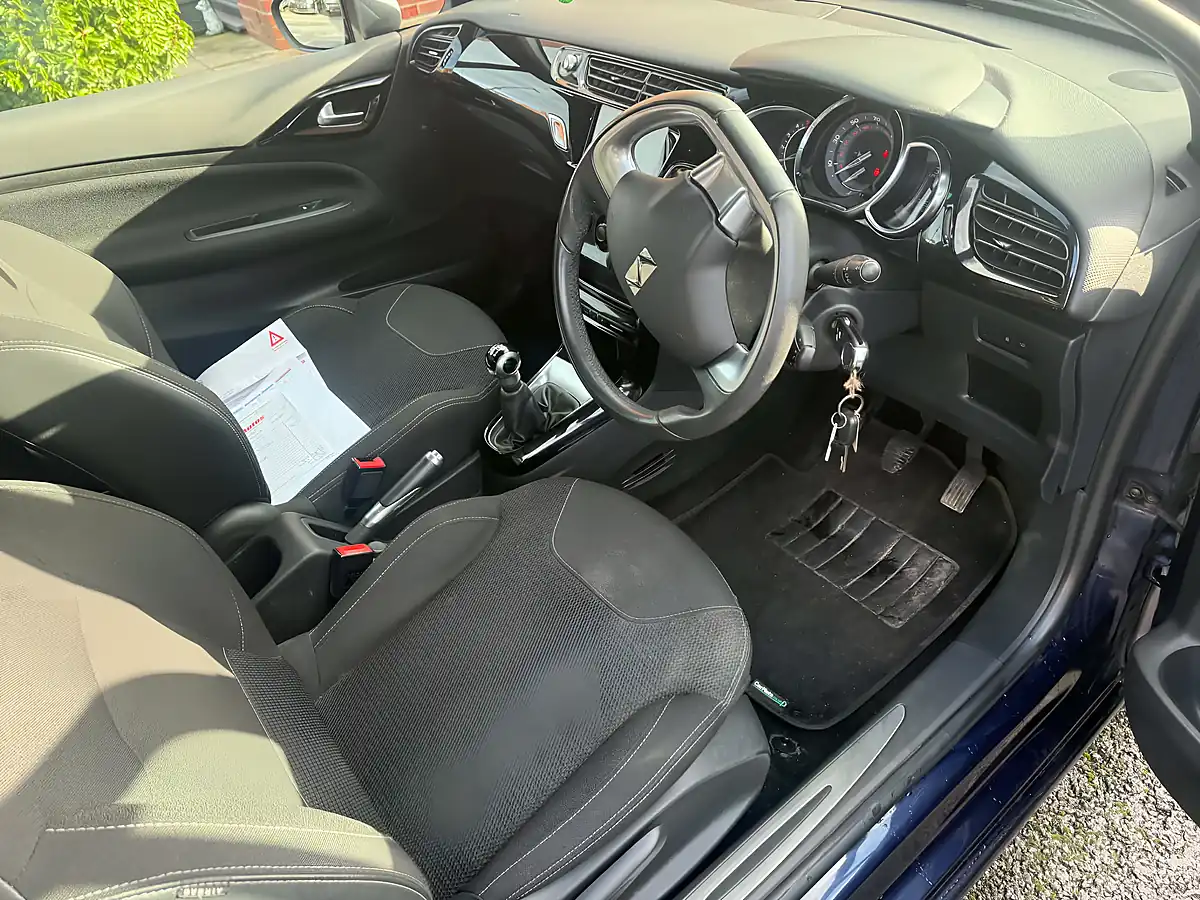 Used 2015 Citroen DS3 D Style Blue - Interior and Exterior details 17