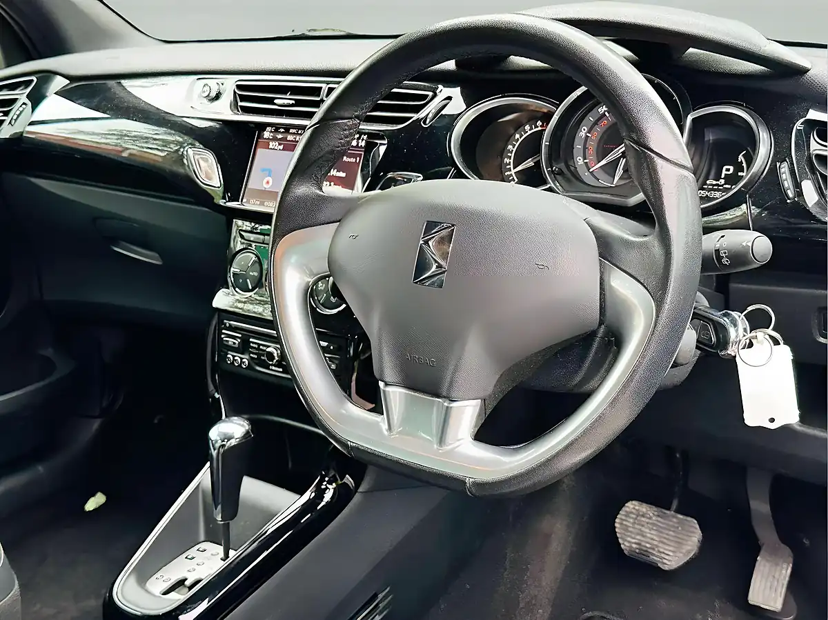 Used 2015 Citroen DS3 Dstyle Black - Interior and Exterior details 6