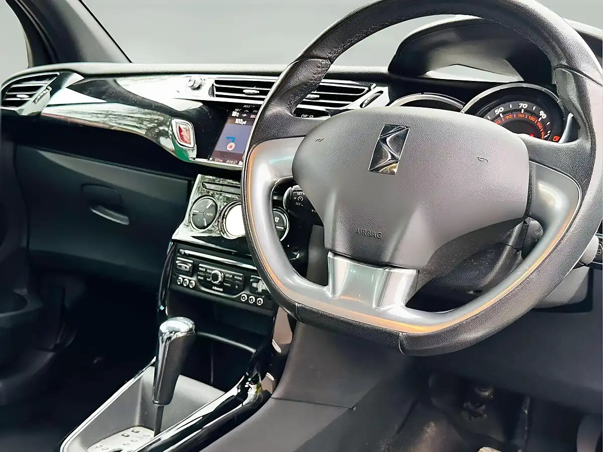Used 2015 Citroen DS3 Dstyle Black - Interior and Exterior details 7