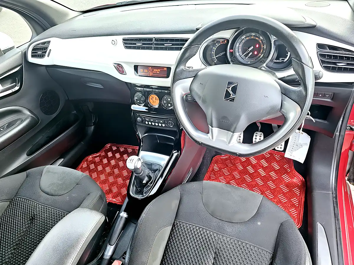 Used 2015 Citroen DS3 Dstyle Ice Dsign Red - Interior and Exterior details 10