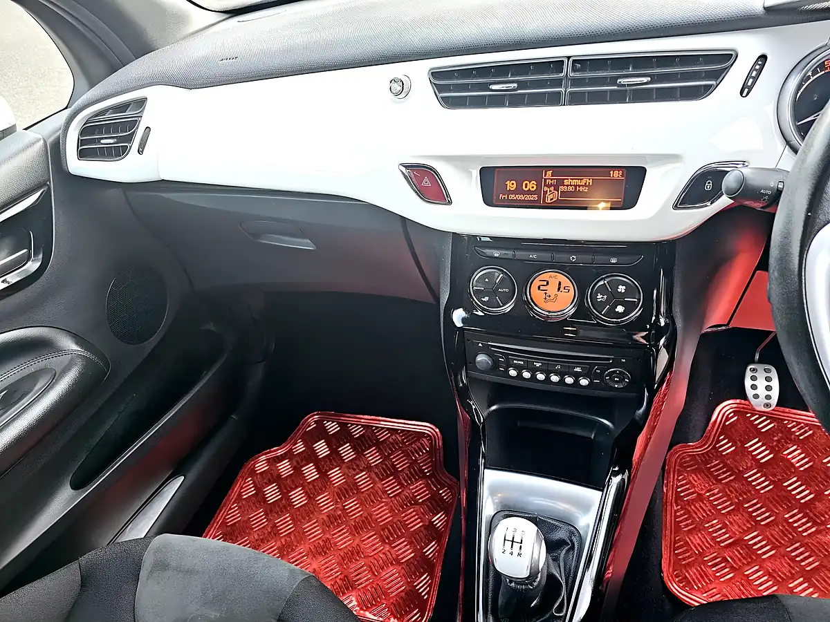 Used 2015 Citroen DS3 Dstyle Ice Dsign Red - Interior and Exterior details 11