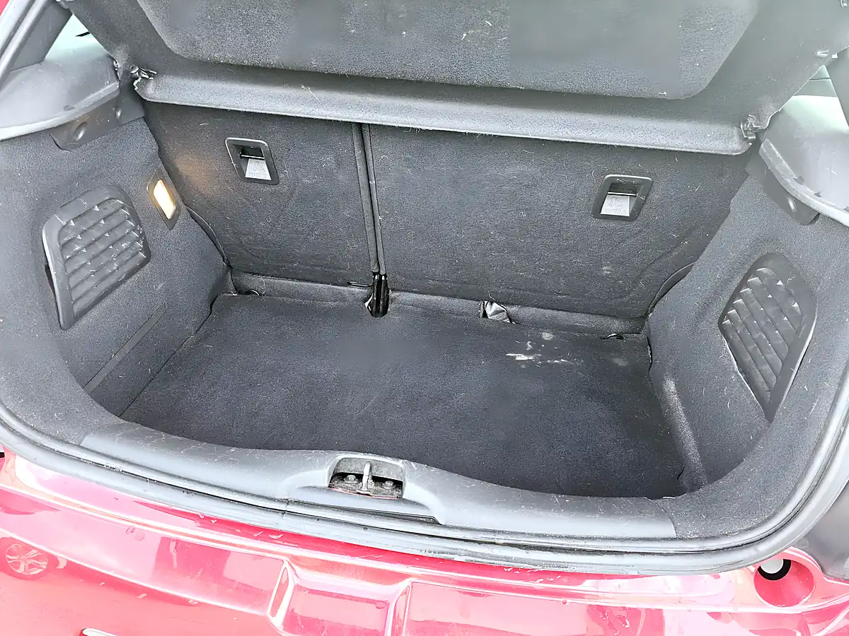Used 2015 Citroen DS3 Dstyle Ice Dsign Red - Interior and Exterior details 7