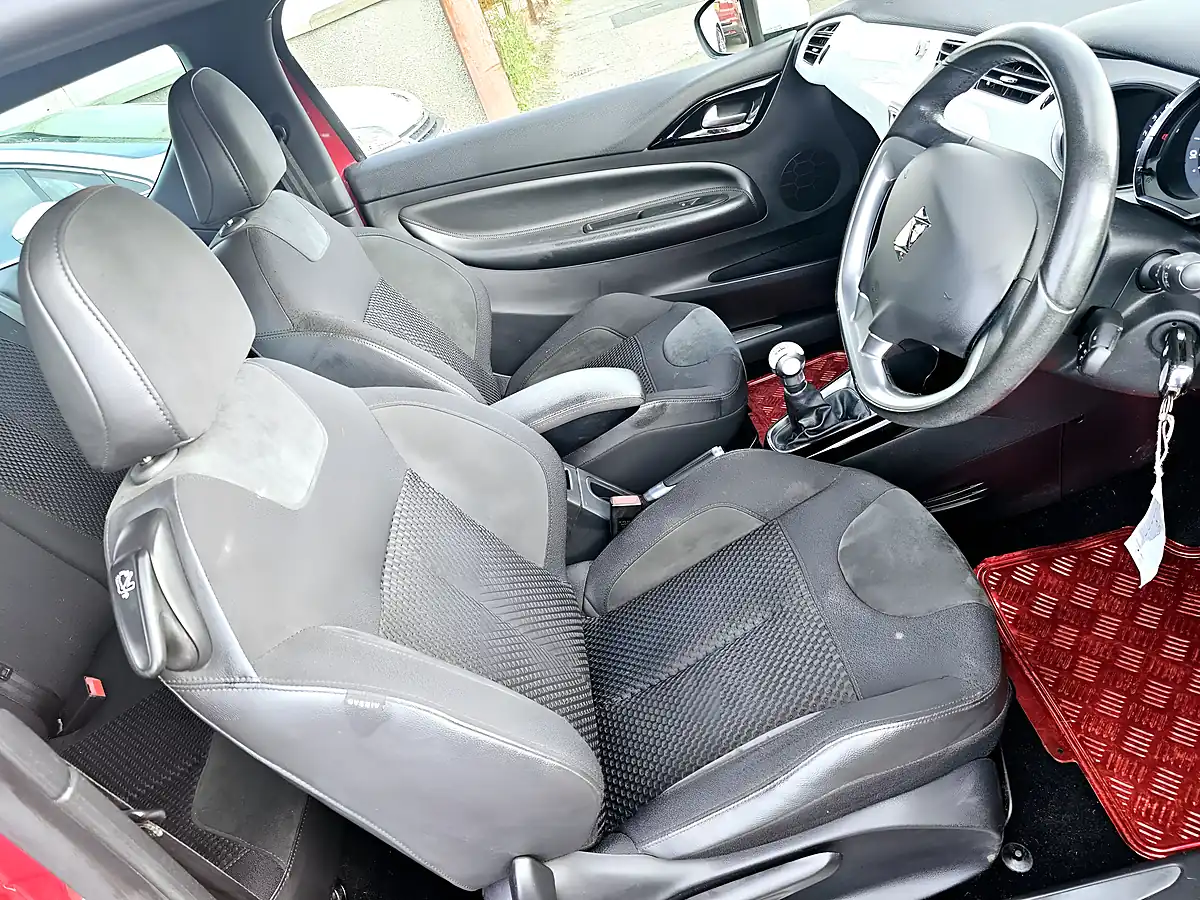 Used 2015 Citroen DS3 Dstyle Ice Dsign Red - Interior and Exterior details 9
