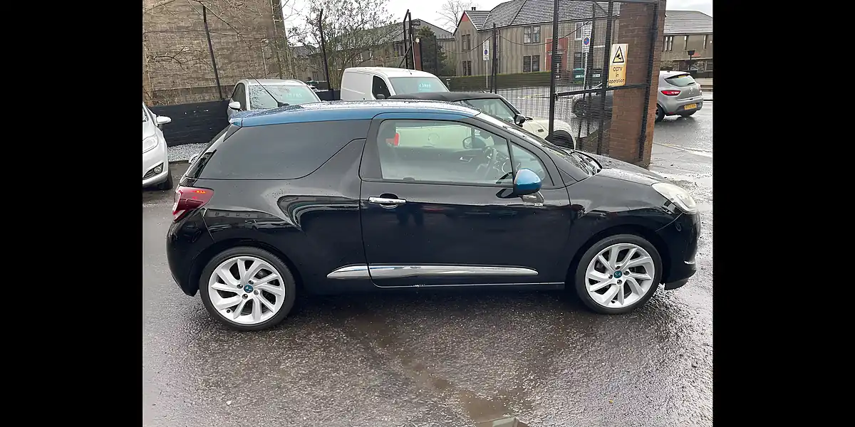 Used 2015 Citroen DS3 Dstyle Plus Black - Interior and Exterior details 3