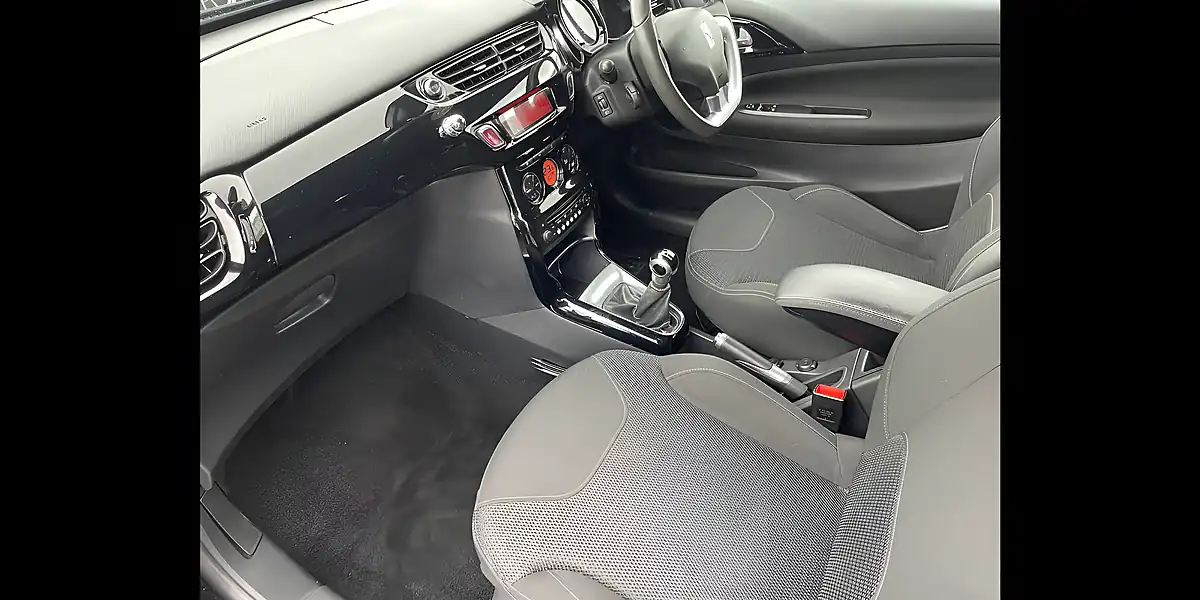 Used 2015 Citroen DS3 Dstyle Plus Black - Interior and Exterior details 9