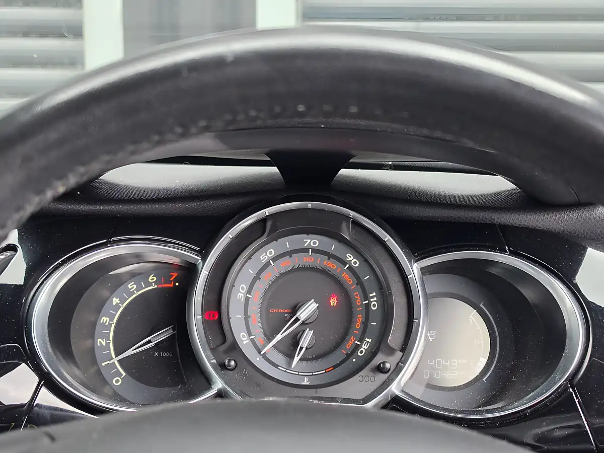 Used 2015 Citroen DS3 Dstyle Plus Blue - Interior and Exterior details 10