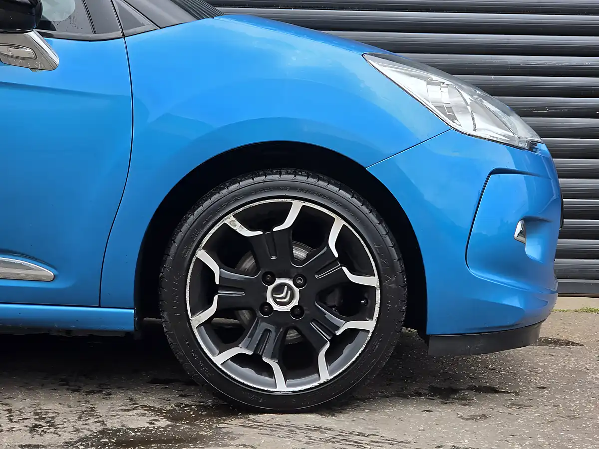 Used 2015 Citroen DS3 Dstyle Plus Blue - Interior and Exterior details 7