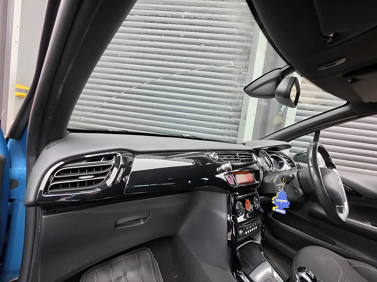Used 2015 Citroen DS3 Dstyle Plus Blue - Interior and Exterior details 9