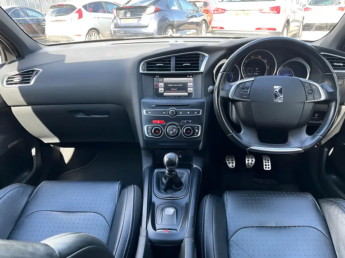 Used 2015 Citroen DS4 Dsport White - Interior and Exterior details 14