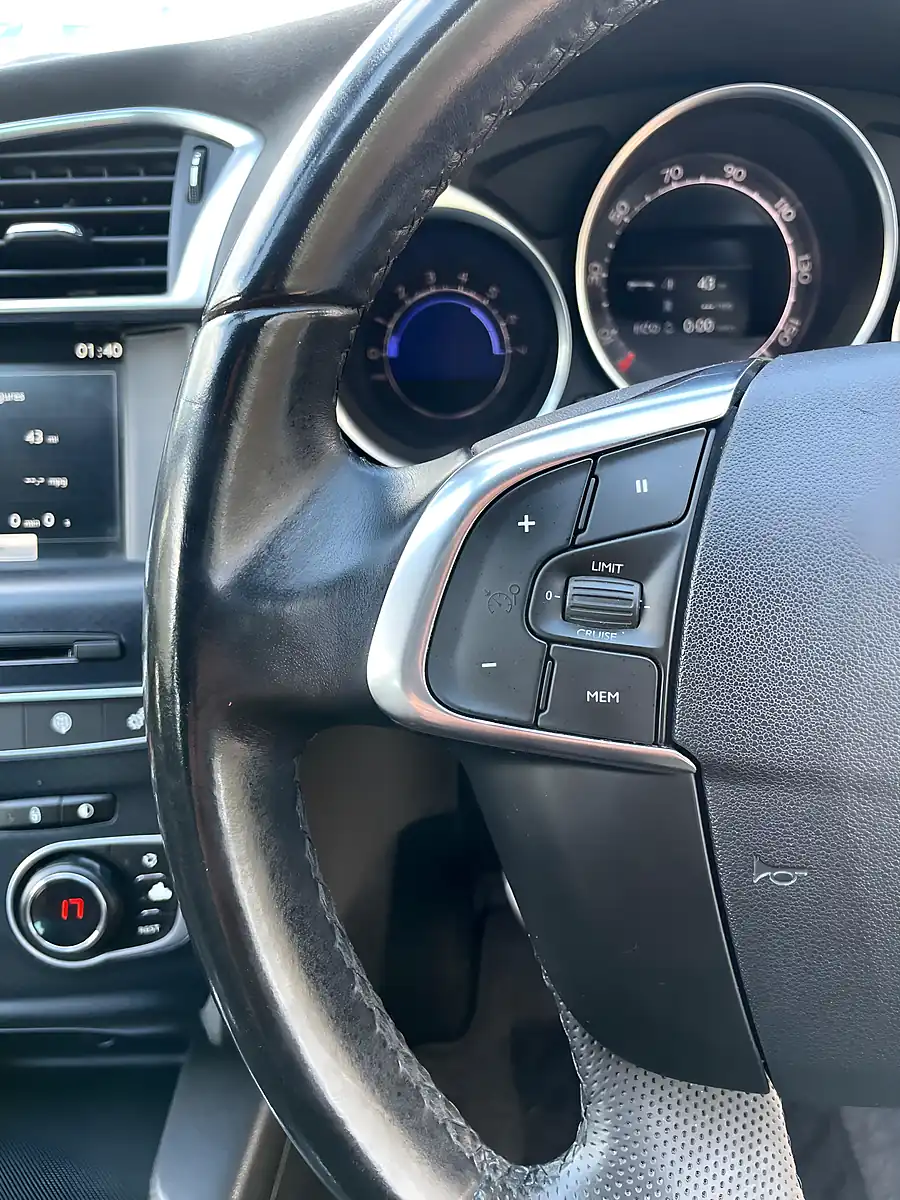 Used 2015 Citroen DS4 Dsport White - Interior and Exterior details 16