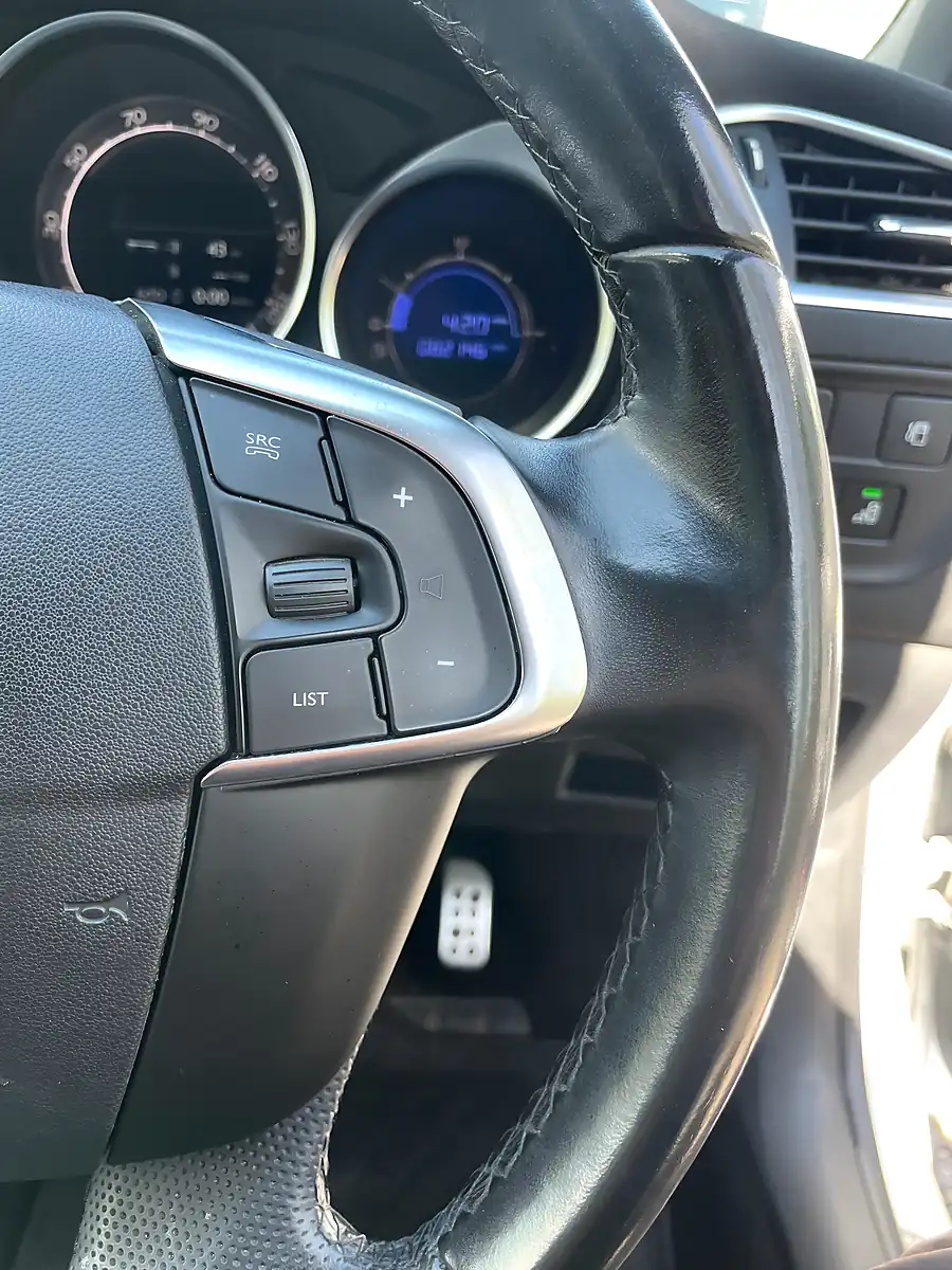 Used 2015 Citroen DS4 Dsport White - Interior and Exterior details 17