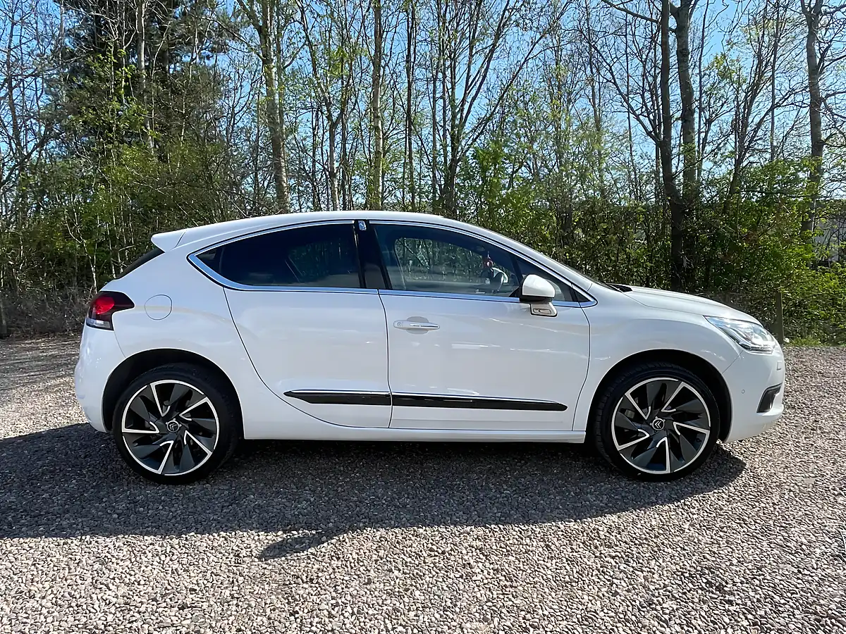 Used 2015 Citroen DS4 Dsport White - Interior and Exterior details 5