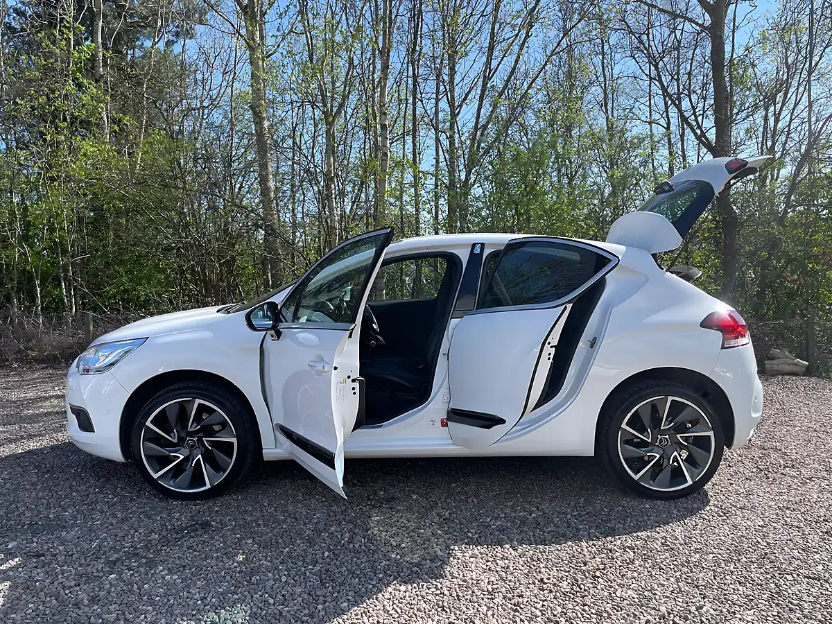 Used 2015 Citroen DS4 Dsport White - Interior and Exterior details 8