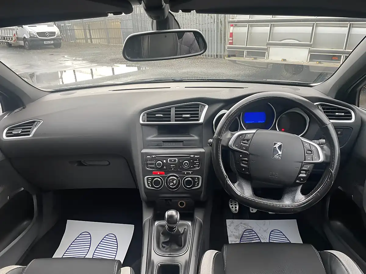 Used 2015 Citroen DS4 Dstyle Black - Interior and Exterior details 13