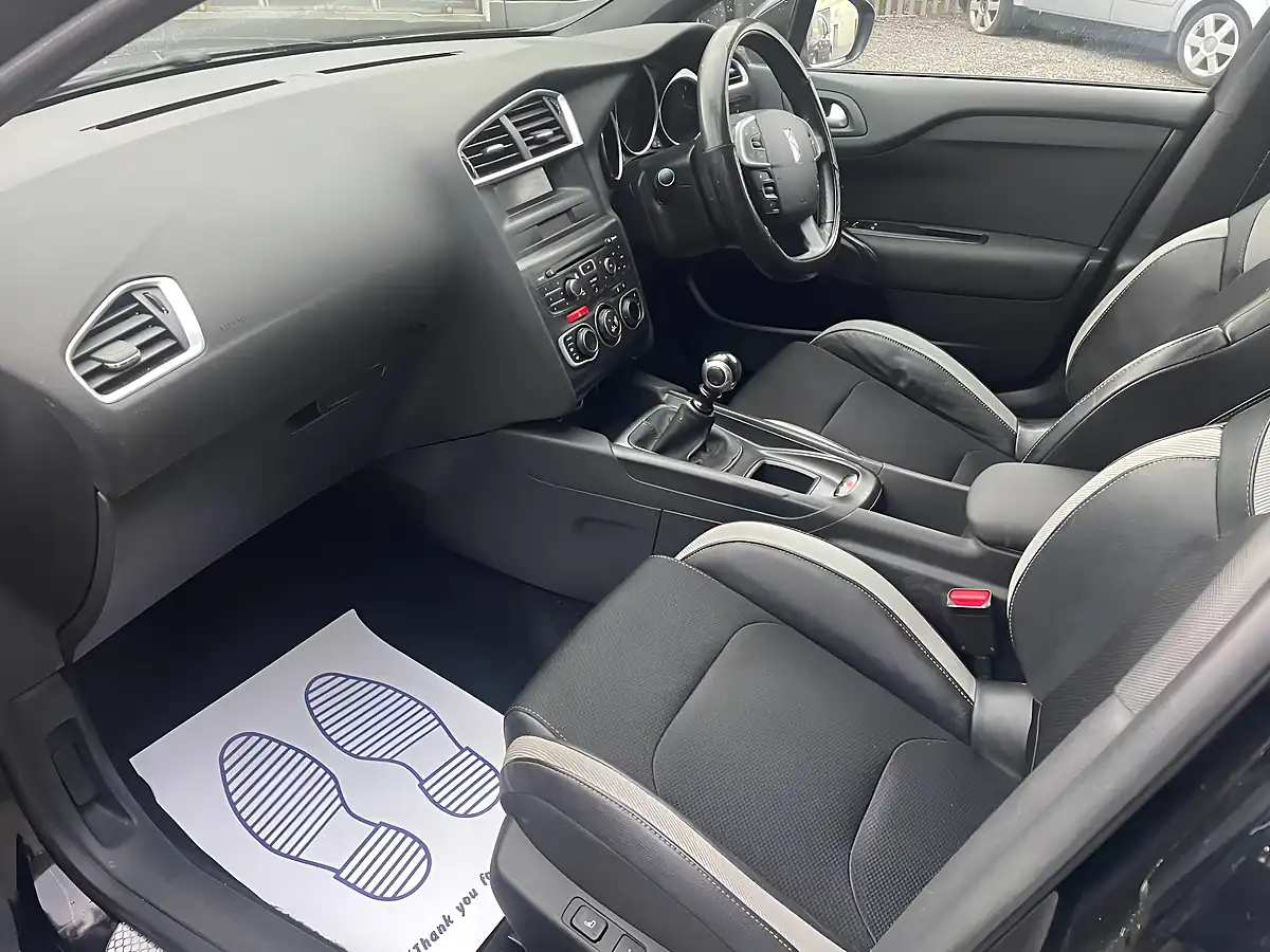 Used 2015 Citroen DS4 Dstyle Black - Interior and Exterior details 16