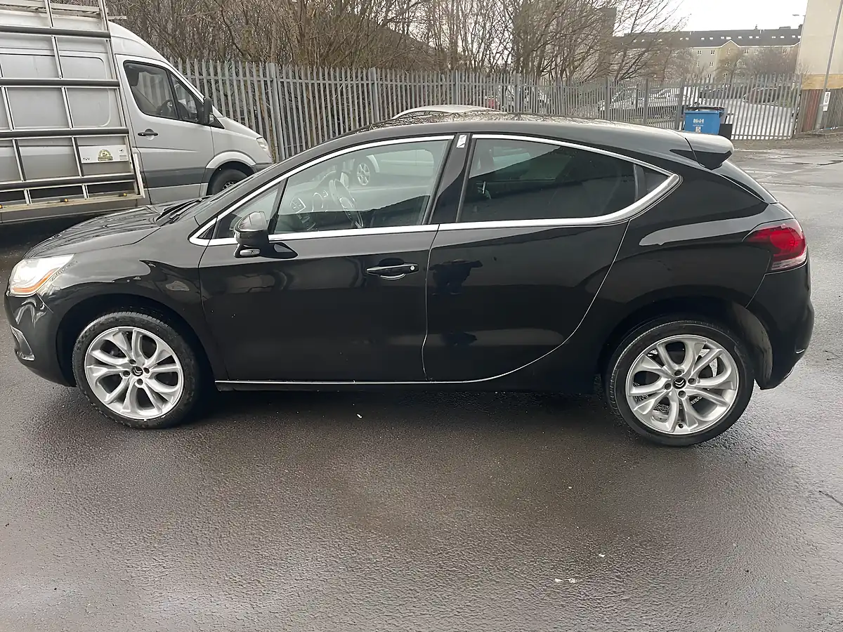 Used 2015 Citroen DS4 Dstyle Black - Interior and Exterior details 6