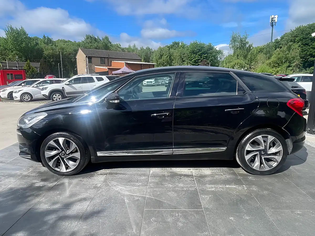 Used 2015 Citroen DS5 Dstyle Black - Interior and Exterior details 6
