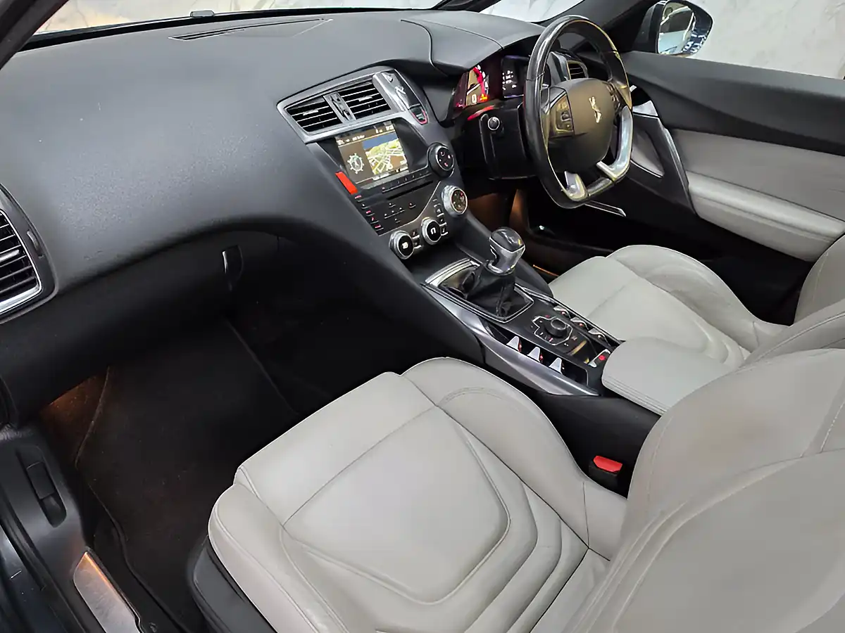 Used 2015 Citroen DS5 Dstyle Grey - Interior and Exterior details 16