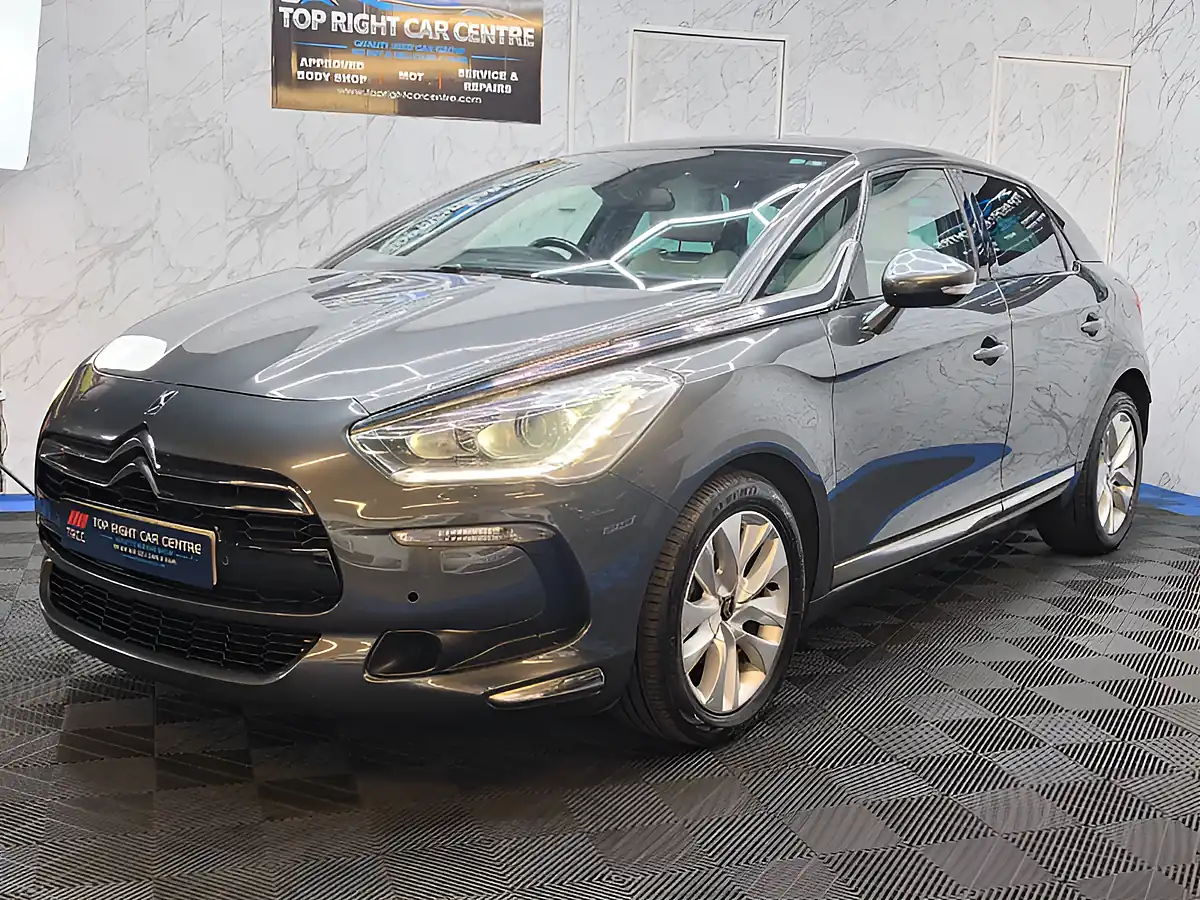 Used 2015 Citroen DS5 Dstyle Grey - Interior and Exterior details 4