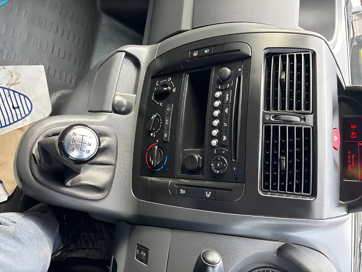 Used 2015 Citroen Expert White - Interior and Exterior details 10